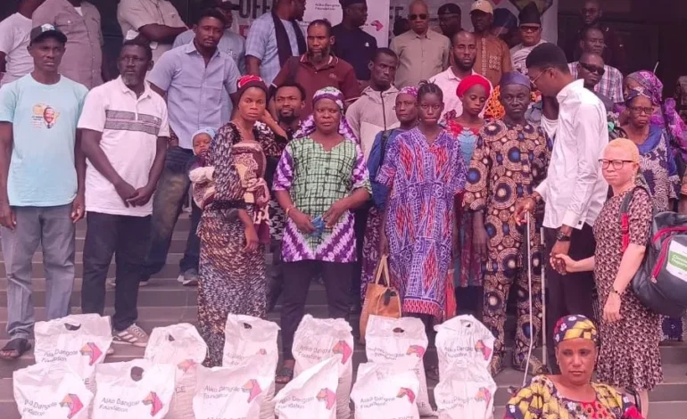 Oyo, Dangote foundation distribute rice to 30,000 residents