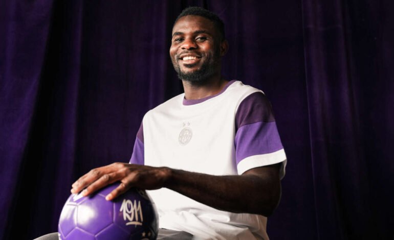 Transfer: Nigerian defender seals move to FK Austria Wien