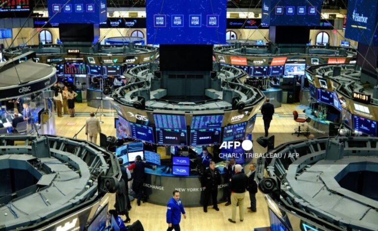 Stocks rise, oil slips as traders eye Iran threat