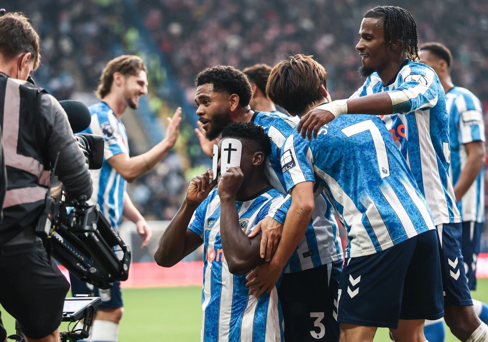 EPL Roundup: Awoniyi fires Coventry to victory as Manchester club stumble
