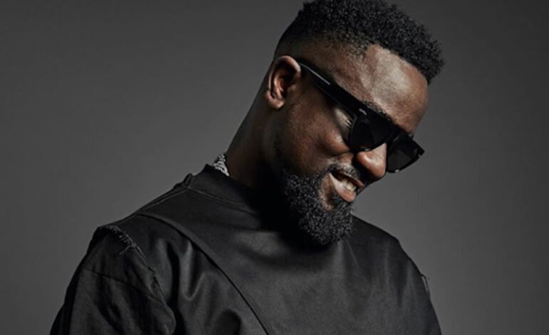 Billionaires fund Nigerian artists – Sarkodie